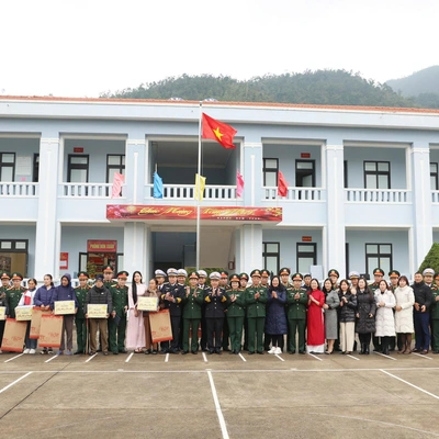 HỌC VIỆN HẬU CẦN MANG TẾT ĐẾN VỚI CÁN BỘ, CHIẾN SĨ VÀ NHÂN DÂN NƠI ĐẢO XA